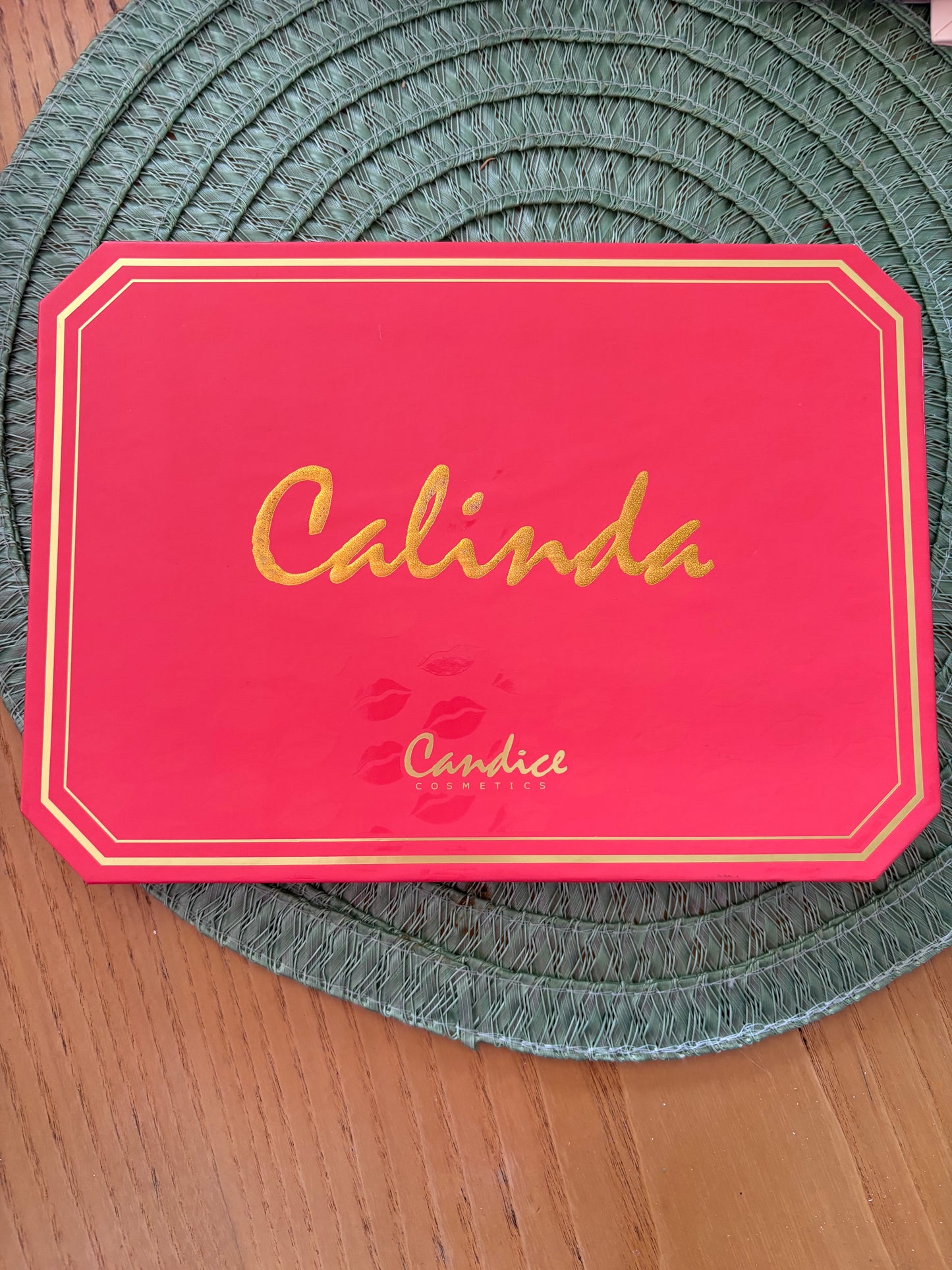 Eye shadow palette