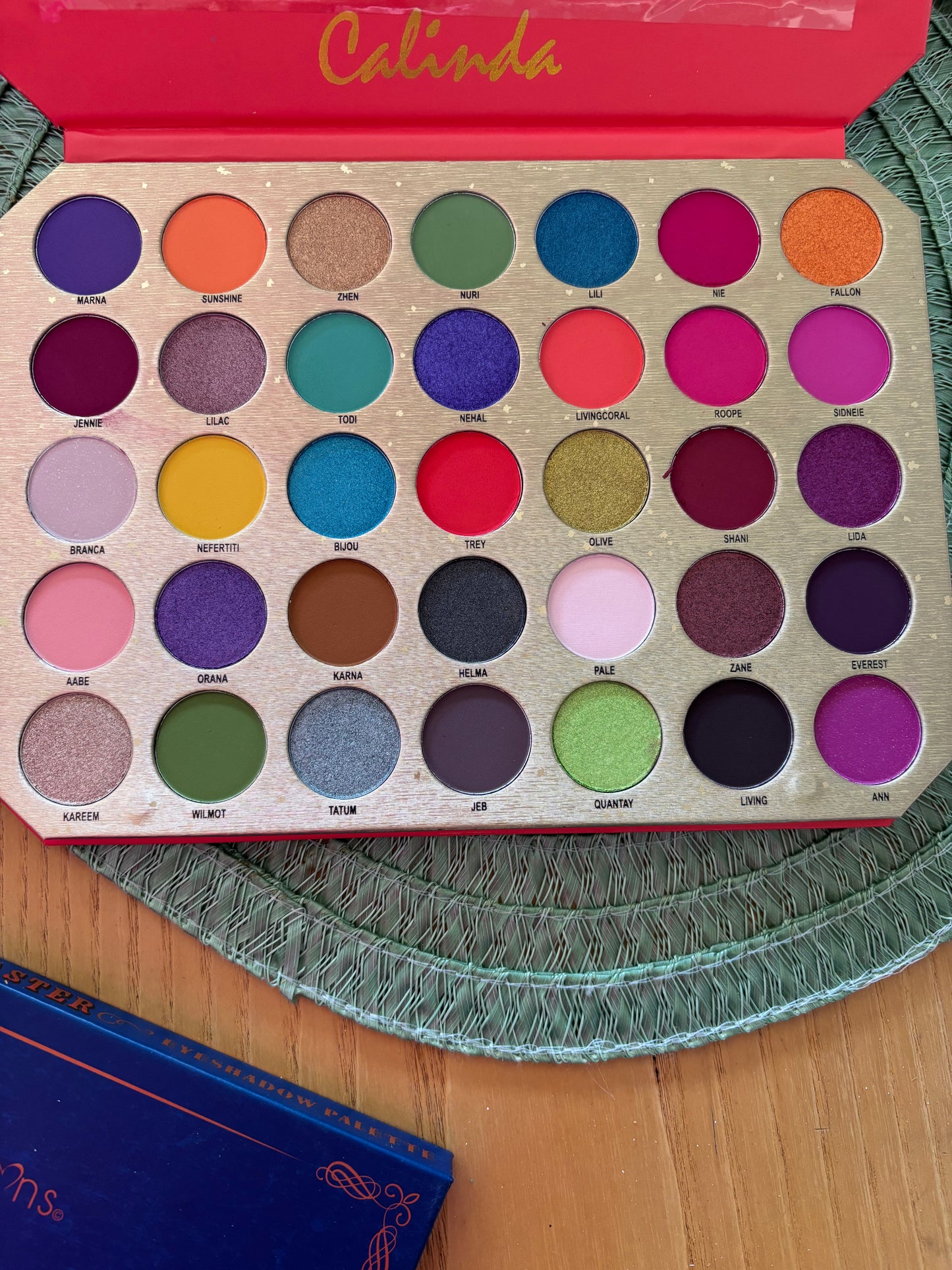 Eye shadow palette